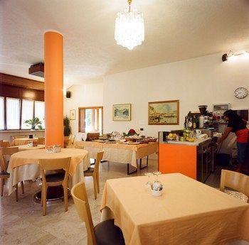 Hotel Astoria Куорнье Экстерьер фото